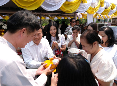 ร่วมขบวนแห่เครื่องสักการะและพิธีสรงน้ำพระพุทธมหาธรรมราชา ... พารามิเตอร์รูปภาพ 1