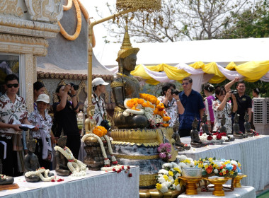 ร่วมขบวนแห่เครื่องสักการะและพิธีสรงน้ำพระพุทธมหาธรรมราชา ... พารามิเตอร์รูปภาพ 11