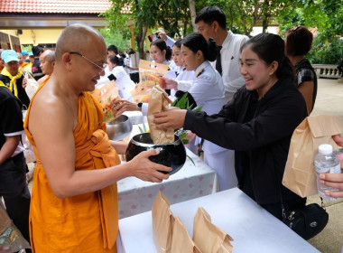 ทำบุญตักบาตรถวายพระราชกุศลงานเฉลิมพระเกียรติ ... พารามิเตอร์รูปภาพ 1