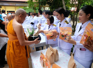 ทำบุญตักบาตรถวายพระราชกุศลงานเฉลิมพระเกียรติ ... พารามิเตอร์รูปภาพ 4