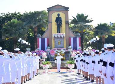 ร่วมพิธีวางพวงมาลาฯ พระบาทสมเด็จพระจุลจอมเกล้าเจ้าอยู่หัว พารามิเตอร์รูปภาพ 3