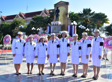 ร่วมพิธีวางพวงมาลาฯ พระบาทสมเด็จพระจุลจอมเกล้าเจ้าอยู่หัว พารามิเตอร์รูปภาพ 8