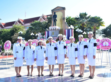 ร่วมพิธีวางพวงมาลาฯ พระบาทสมเด็จพระจุลจอมเกล้าเจ้าอยู่หัว พารามิเตอร์รูปภาพ 9