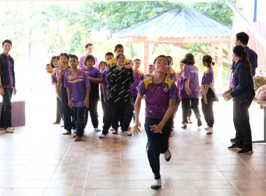 จัดกิจกรรมแจกของรางวัลและเลี้ยงอาหารกลางวันให้แก่เด็กนักเรียนโรงเรียนตำรวจตระเวนชายแดนบ้านโป่งตะแบก ... พารามิเตอร์รูปภาพ 1