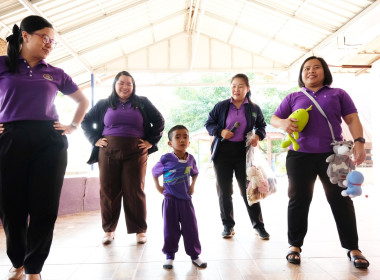 จัดกิจกรรมแจกของรางวัลและเลี้ยงอาหารกลางวันให้แก่เด็กนักเรียนโรงเรียนตำรวจตระเวนชายแดนบ้านโป่งตะแบก ... พารามิเตอร์รูปภาพ 2