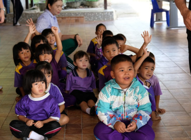 จัดกิจกรรมแจกของรางวัลและเลี้ยงอาหารกลางวันให้แก่เด็กนักเรียนโรงเรียนตำรวจตระเวนชายแดนบ้านโป่งตะแบก ... พารามิเตอร์รูปภาพ 3