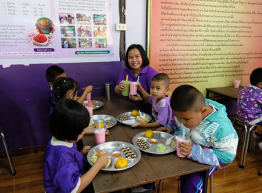 จัดกิจกรรมแจกของรางวัลและเลี้ยงอาหารกลางวันให้แก่เด็กนักเรียนโรงเรียนตำรวจตระเวนชายแดนบ้านโป่งตะแบก ... พารามิเตอร์รูปภาพ 7