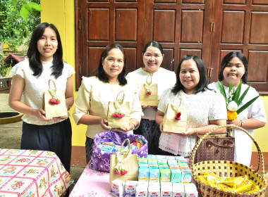 ร่วมพิธีทำบุญตักบาตร พิธีแสดงตนเป็นพุทธมามกะ ... พารามิเตอร์รูปภาพ 12